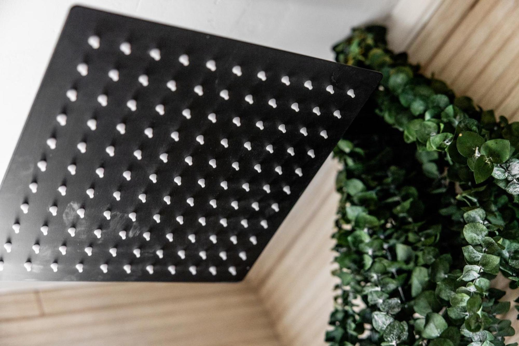 Mid-Century Modern Retreat In Little Italy Apartment คลีฟแลนด์ ภายนอก รูปภาพ