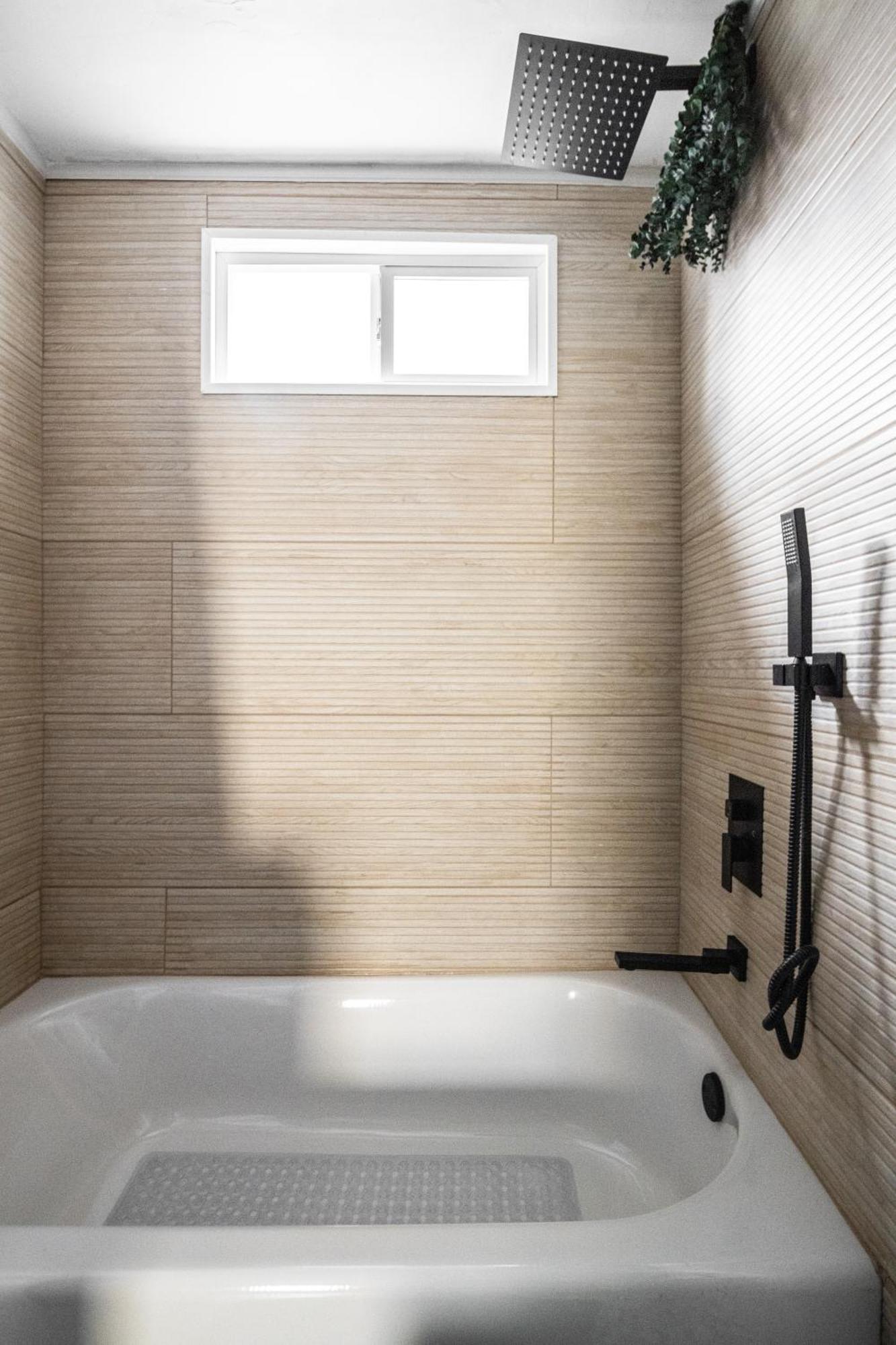 Mid-Century Modern Retreat In Little Italy Apartment คลีฟแลนด์ ภายนอก รูปภาพ