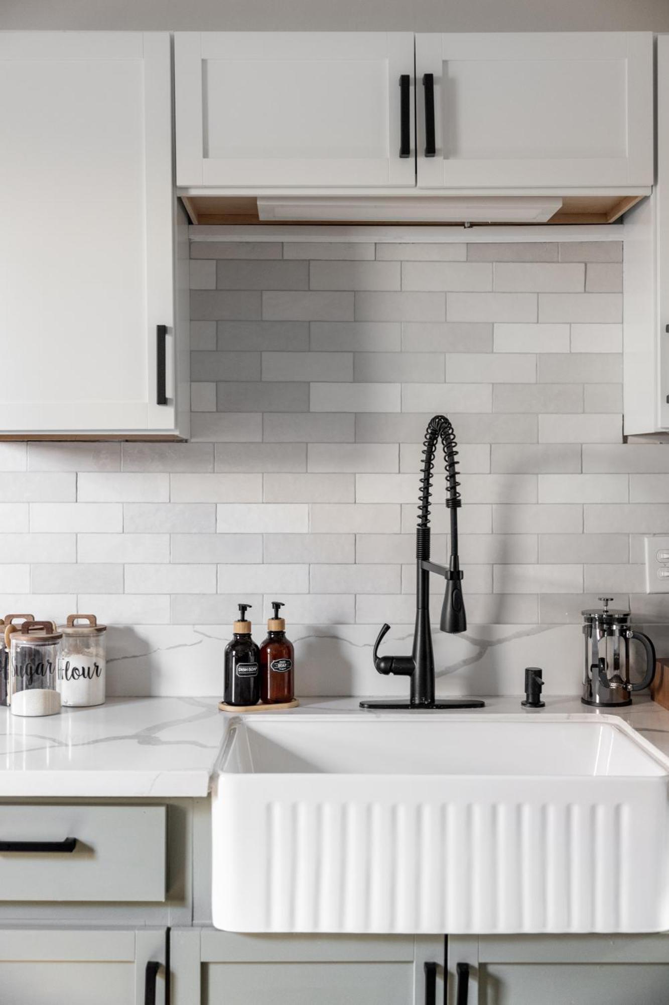 Mid-Century Modern Retreat In Little Italy Apartment คลีฟแลนด์ ภายนอก รูปภาพ