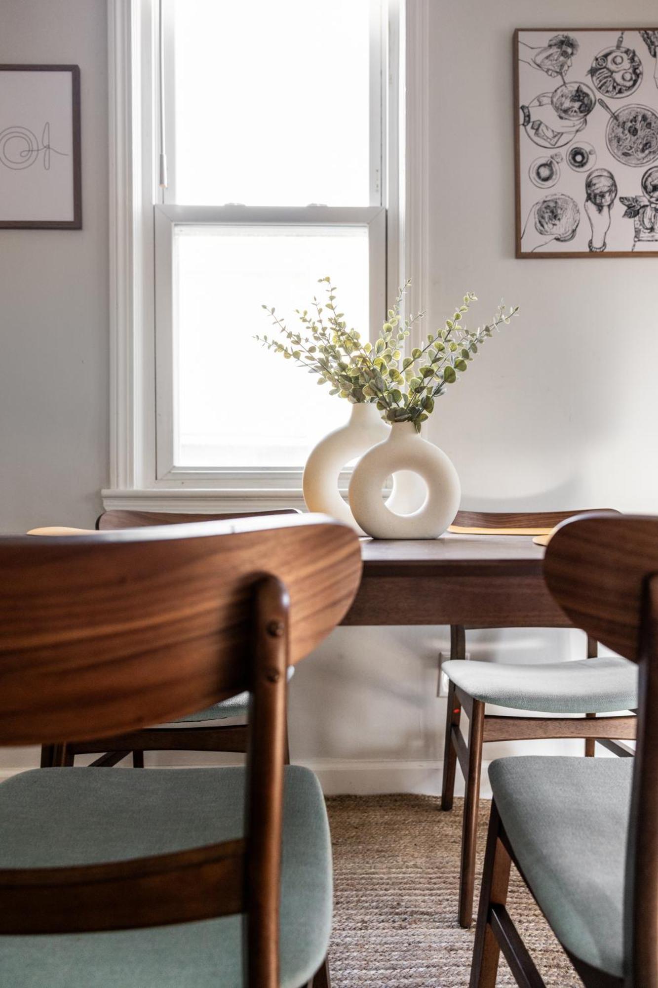 Mid-Century Modern Retreat In Little Italy Apartment คลีฟแลนด์ ภายนอก รูปภาพ