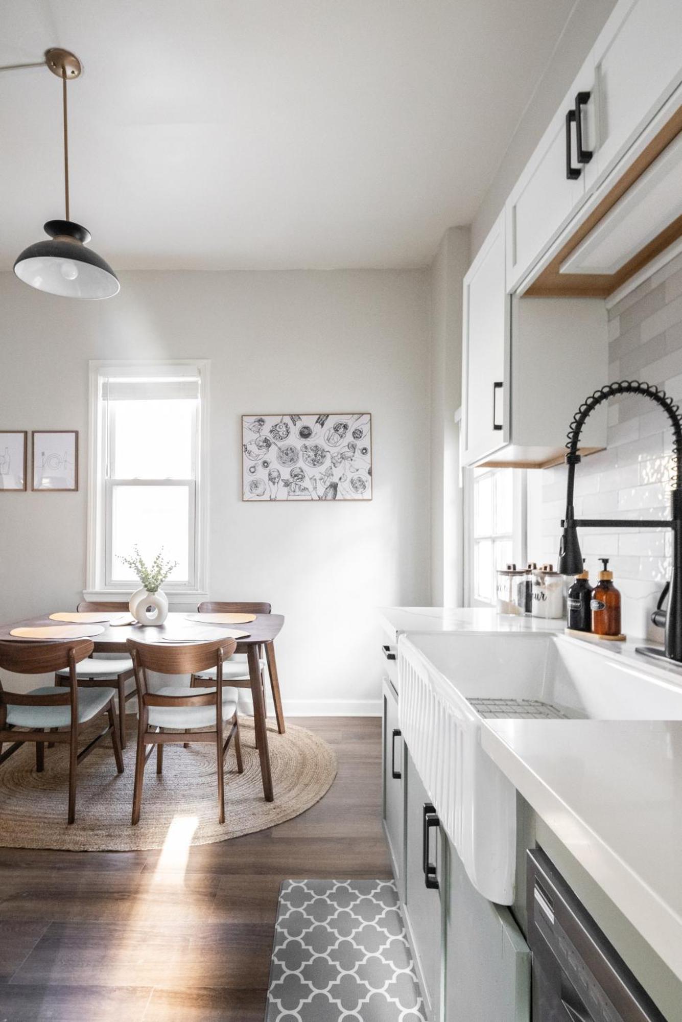 Mid-Century Modern Retreat In Little Italy Apartment คลีฟแลนด์ ภายนอก รูปภาพ