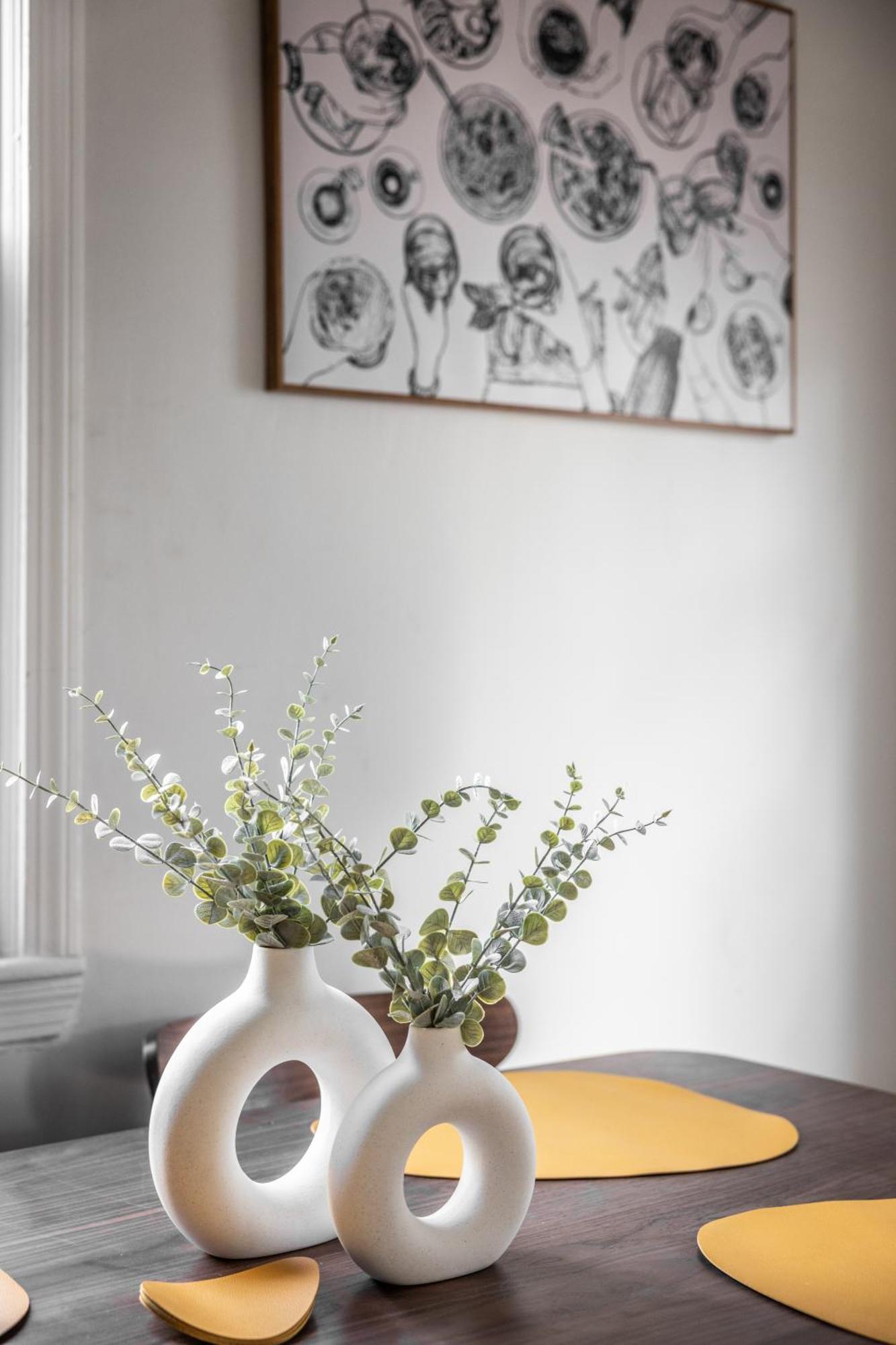 Mid-Century Modern Retreat In Little Italy Apartment คลีฟแลนด์ ภายนอก รูปภาพ