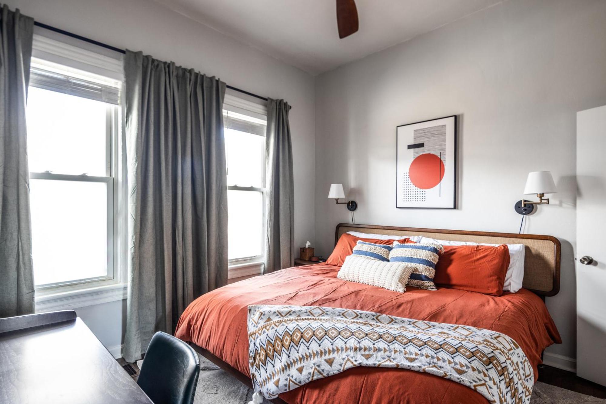 Mid-Century Modern Retreat In Little Italy Apartment คลีฟแลนด์ ภายนอก รูปภาพ